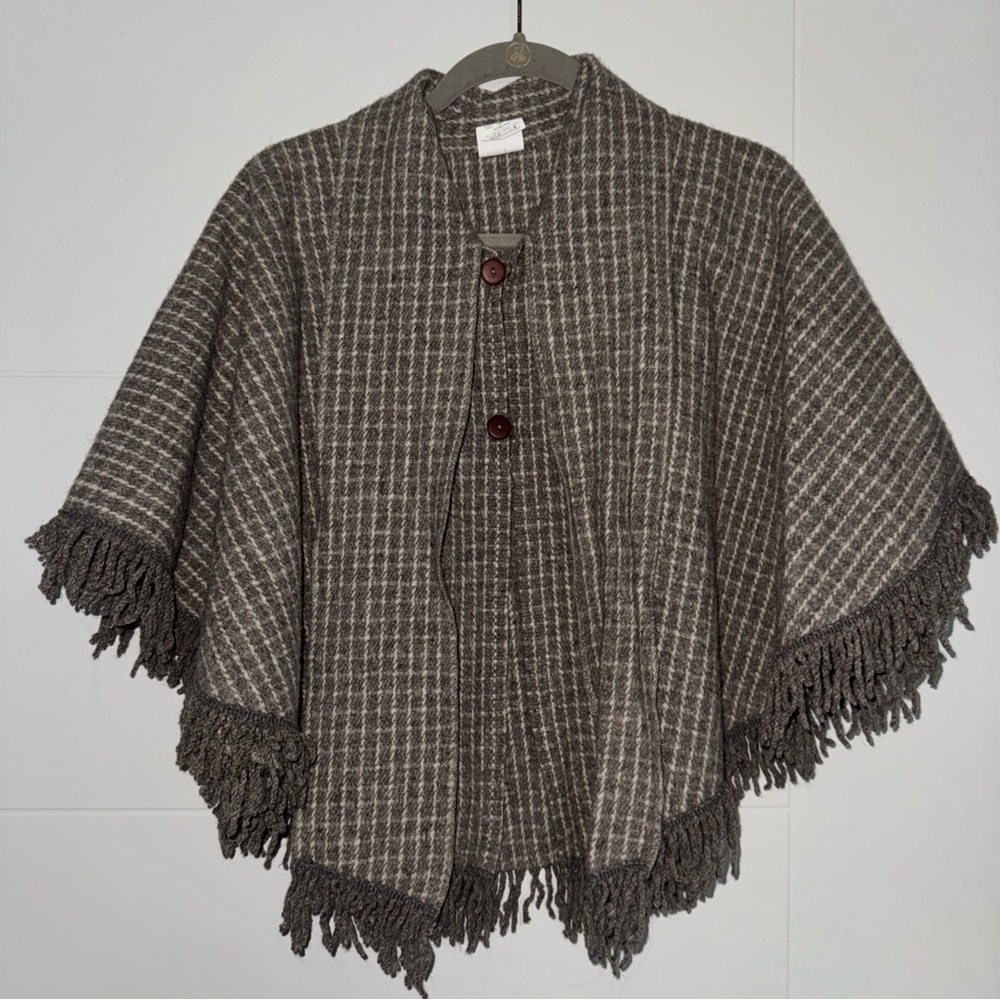 VTG 100% Wool Poncho Shawl Cover Plaid Grey Tan One size Mexico Artilana Fringe